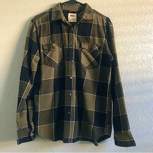 Levi’s dual pocket flannel